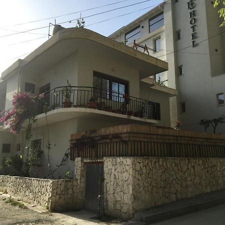 Private Apartment At Guest House Hektor & Aferdita Vlorë Esterno foto
