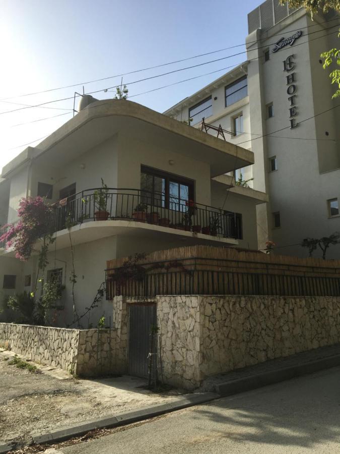 Private Apartment At Guest House Hektor & Aferdita Vlorë Esterno foto