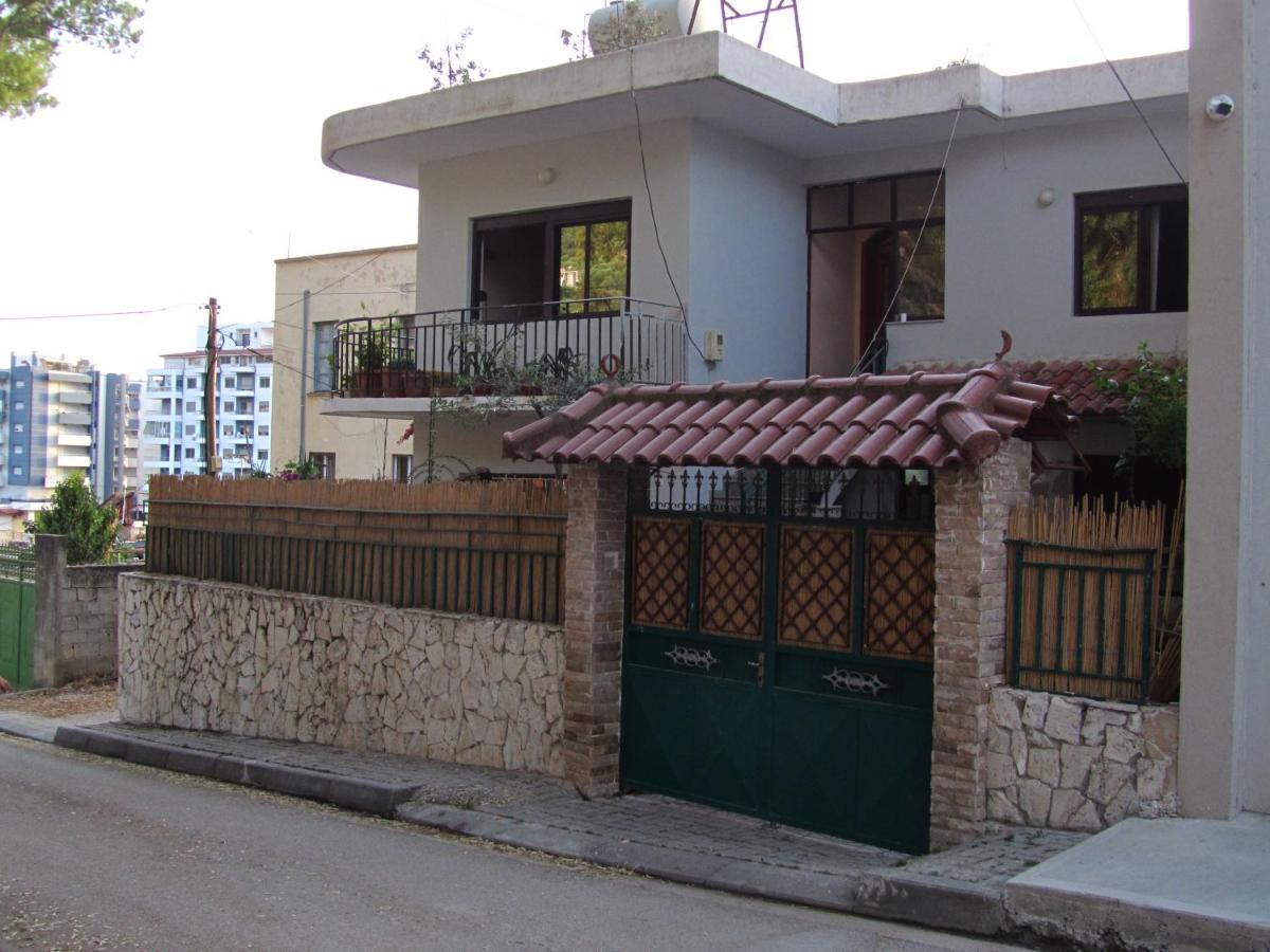 Private Apartment At Guest House Hektor & Aferdita Vlorë Esterno foto