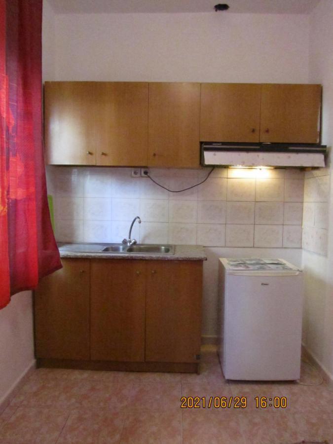 Private Apartment At Guest House Hektor & Aferdita Vlorë Esterno foto
