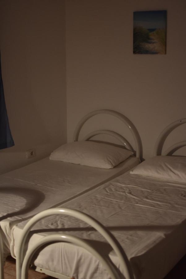 Private Apartment At Guest House Hektor & Aferdita Vlorë Esterno foto