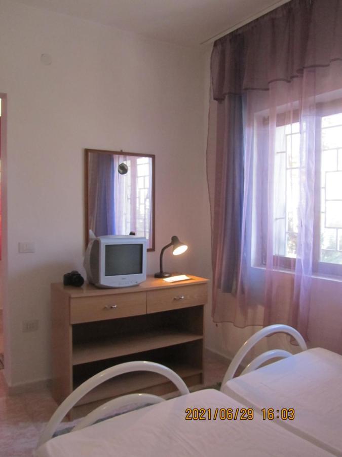 Private Apartment At Guest House Hektor & Aferdita Vlorë Esterno foto